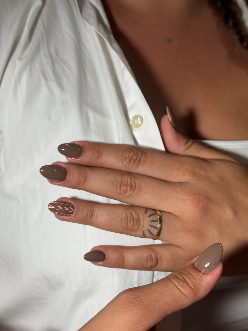 Kurze Nägel, natürlicher Look